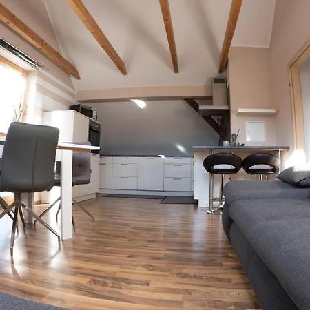 Moderne, Gemuetliche Dg-Wohnung In Ruhiger Lage 네운부르그포름발트 외부 사진
