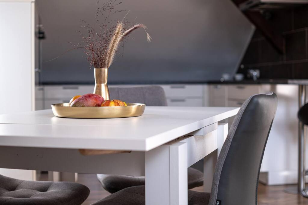 Moderne, Gemuetliche Dg-Wohnung In Ruhiger Lage 네운부르그포름발트 외부 사진