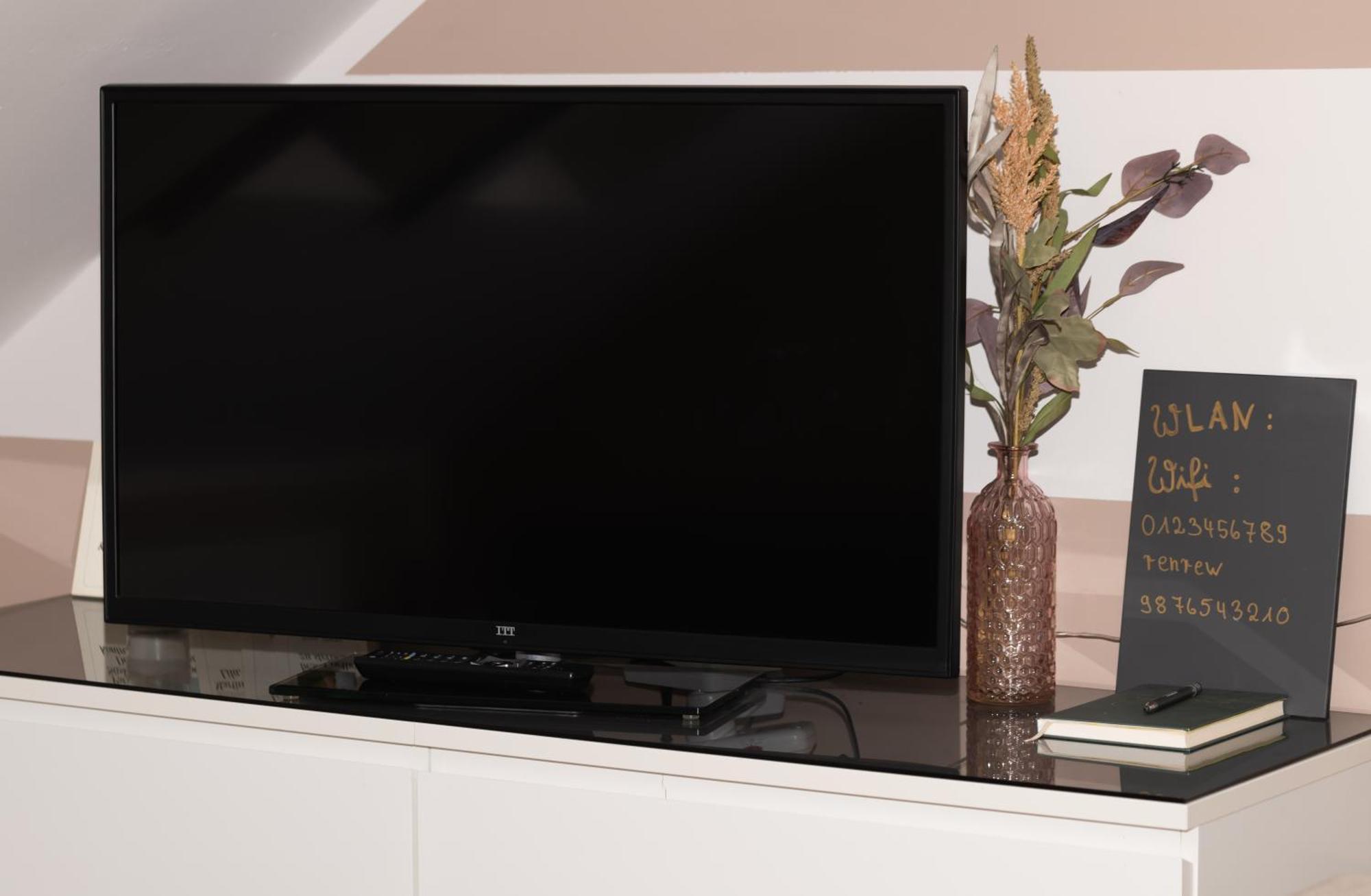 Moderne, Gemuetliche Dg-Wohnung In Ruhiger Lage 네운부르그포름발트 외부 사진